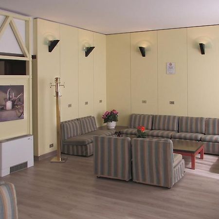 Hotel Johnny Милано Екстериор снимка