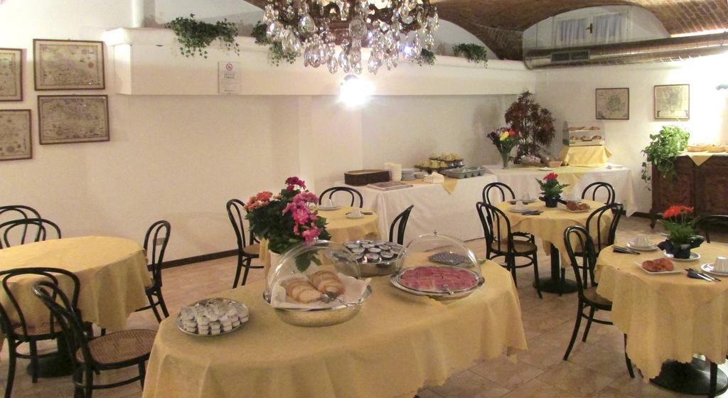 Hotel Johnny Милано Екстериор снимка