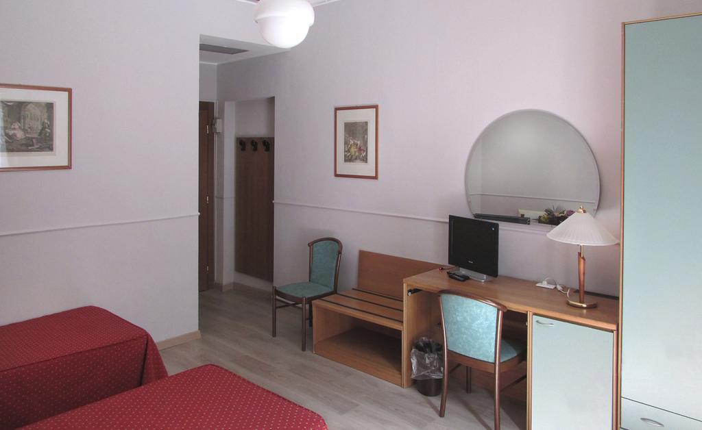 Hotel Johnny Милано Екстериор снимка