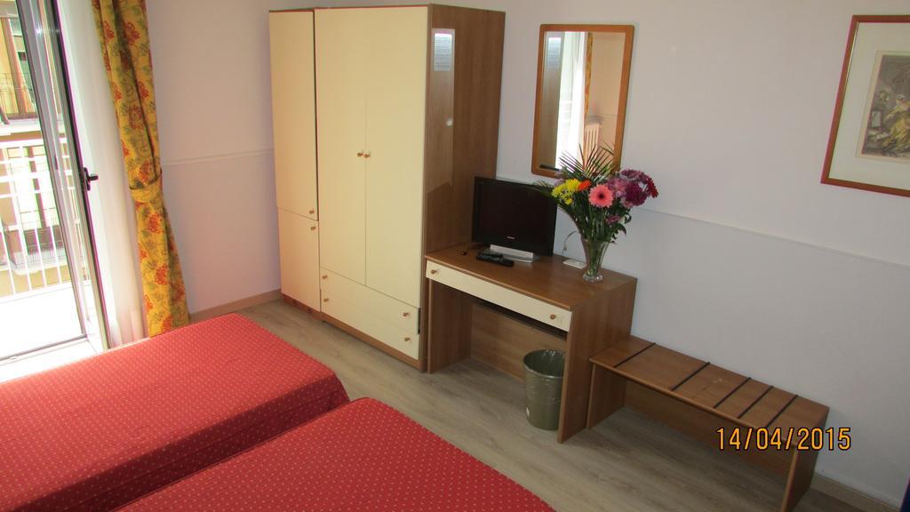 Hotel Johnny Милано Екстериор снимка