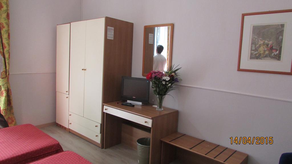 Hotel Johnny Милано Екстериор снимка
