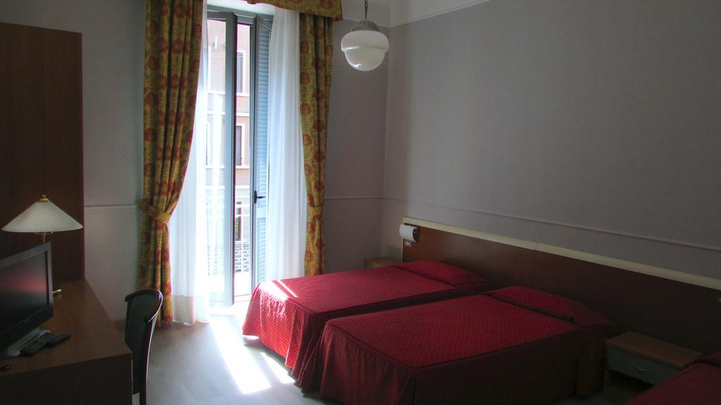 Hotel Johnny Милано Екстериор снимка