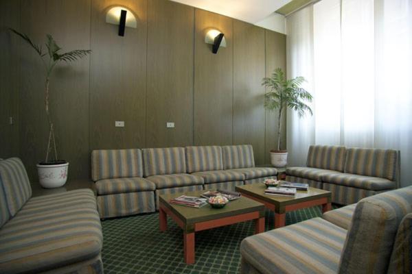 Hotel Johnny Милано Екстериор снимка