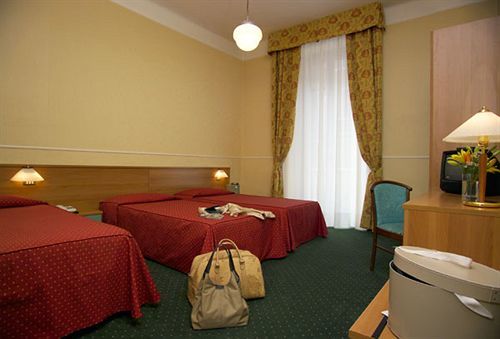 Hotel Johnny Милано Екстериор снимка