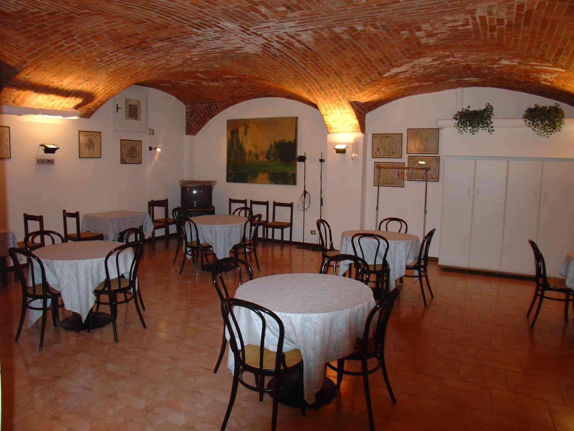 Hotel Johnny Милано Екстериор снимка