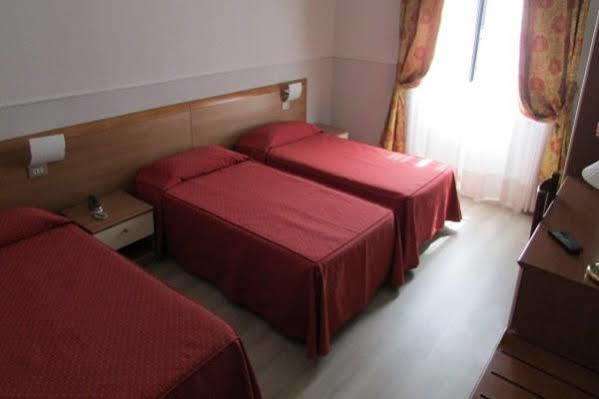 Hotel Johnny Милано Екстериор снимка