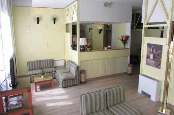 Hotel Johnny Милано Екстериор снимка